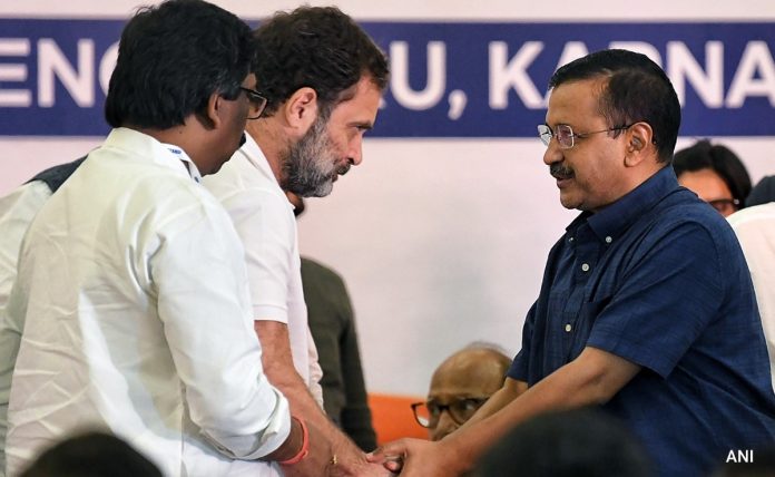 आप-कॉंग्रेस फ्यूडने विरोधी मतांचे विभाजन कसे केले