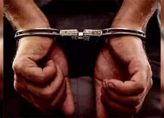 2 वर्षांच्या मुलीचे अपहरण केल्याच्या आरोपाखाली अटक करण्यात आलेल्या प्रासंगिक कामगारांना