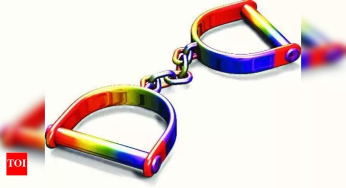 8 ची गँग धमकी देण्याचा प्रयत्न करते, परिवहन ऑपरेटरकडून 3.5 एल. पुणे न्यूज