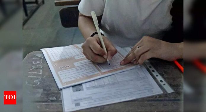 एचएससी री-एक्सॅम पास टक्केवारी 10%ने वाढली आहे, एसएससी निकाल यावर्षी स्थिर आहेत
